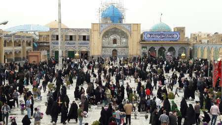 مردم جنوب شرق تهران در گلزار شهدا سال را تحویل کردند