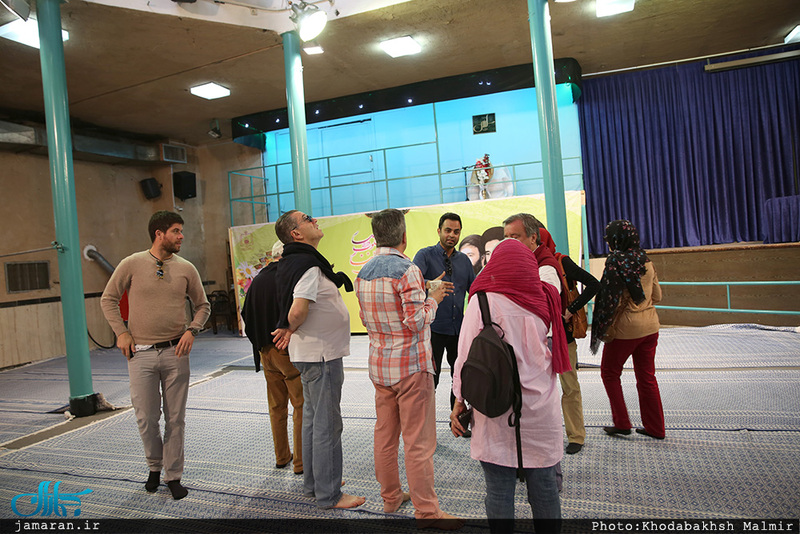 بازدید گردشگران خارجی از کشور پرتغال از بیت امام خمینی (س) از جماران