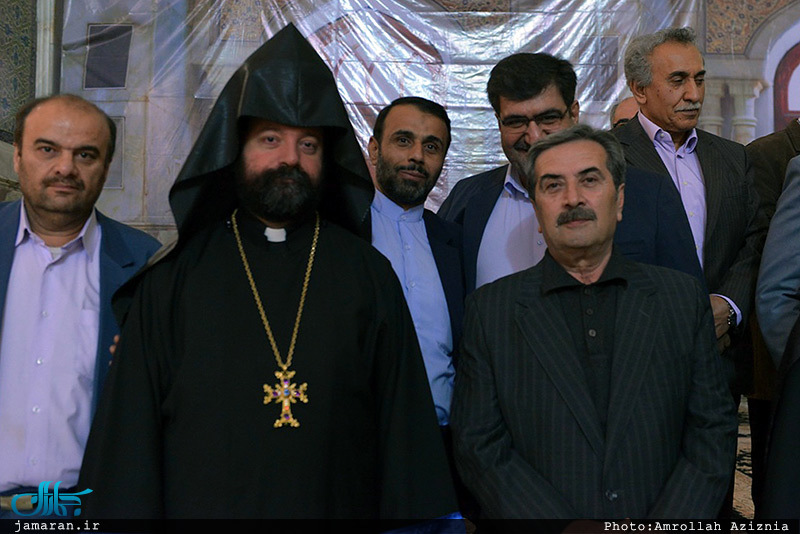 ادای احترام رهبر ارامنه جهان به امام خمینی(س)