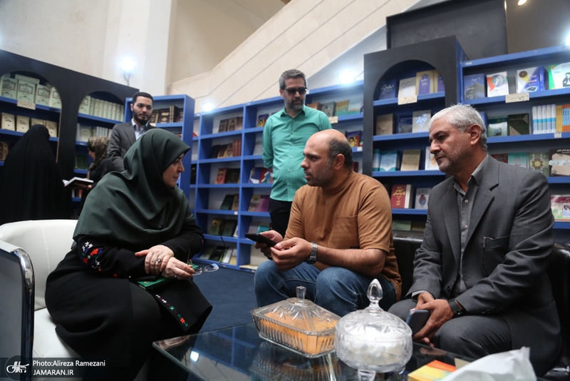 غرفه موسسه تنظيم و نشر آثار امام خمينی (ره) در سی و ششمین نمایشگاه کتاب تهران-2