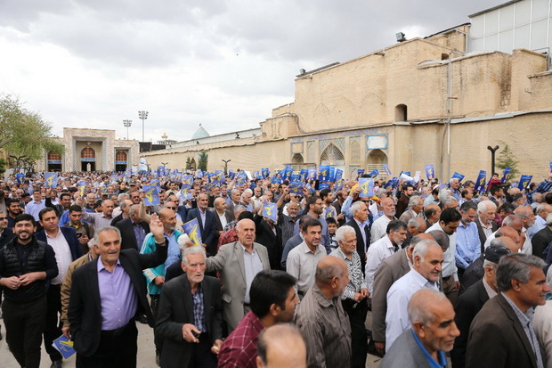 نمازگزاران شیراز با انجام راهپیمایی اقدام آمریکا را نکوهش کردند