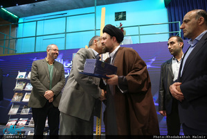 رونمایی از  از ٢١اثر جديد تاريخ شفاهي انتشارات سوره مهر با حضور سید حسن خمینی