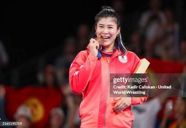 تمرین قهرمان کشتی زنان جهان در ایران+ عکس