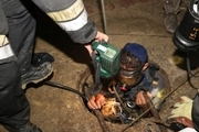 نجات سه کارگر از چاه فاضلاب سه متری در شهر اصفهان