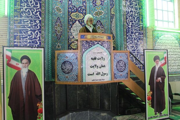 امام جمعه نطنز: جبهه مقاومت با غیرت بسیجی آمریکا را از منطقه بیرون می راند