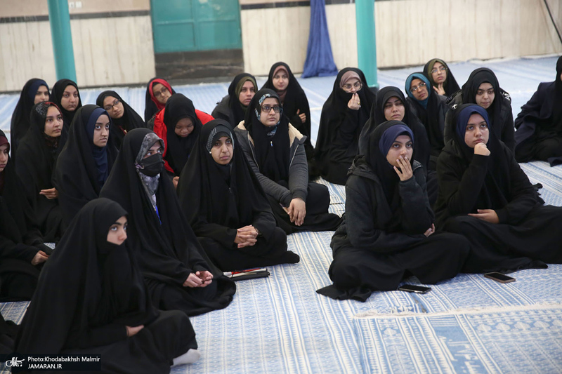 بازدید جمعی از دانشجویان خارجی از جماران