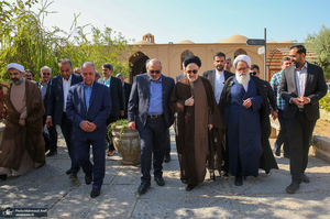 بازدید سید محمد خاتمی از باغ دولت آباد یزد