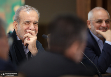 به پزشکیان بنزین مخلوط شده با آب فروختند! جزییات اتفاق تاسف برانگیز در سفر رئیس جمهور قبل از تاسوعا از زبان بازرس ویژه ریاست‌جمهوری: پزشکیان با تاکسی به تبریز رفت