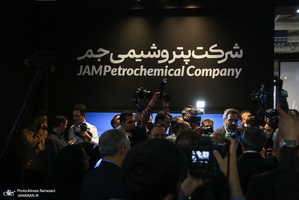 حضور عارف در نمایشگاه دستاوردهای صادراتی ایران