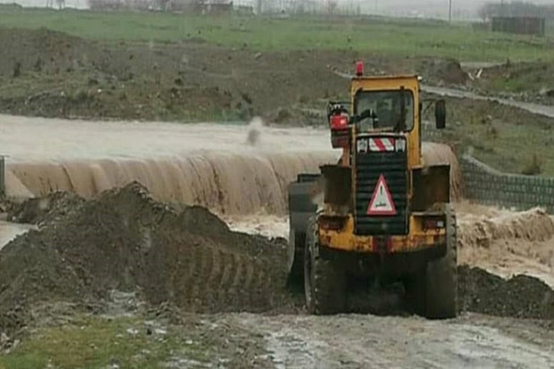 ماشین آلات کمکی به روستای ارنجک ارسال شد