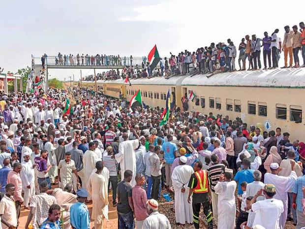 قطار انقلاب سودان به ایستگاه آخر رسید+عکس