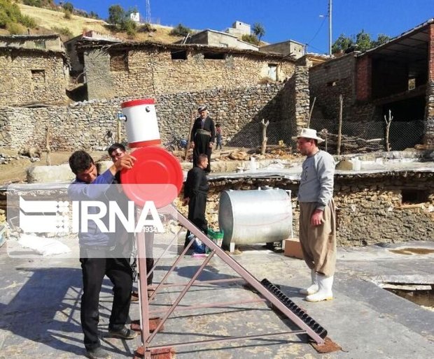 ۱۶ دستگاه آبگرمکن بین روستاییان محروم مریوان توزیع شد