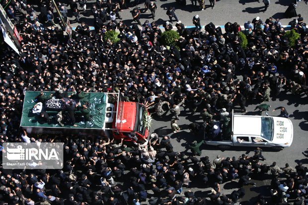 پیکر آیت الله حسن‌زاده آملی صبح سه‌شنبه دفن می‌شود/ گزارش تصویری از مراسم تشییع در آمل