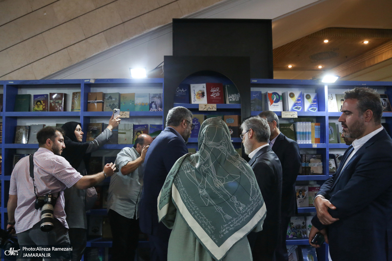 غرفه موسسه تنظیم و نشر آثار امام خمینی (ره) در سی و ششمین نمایشگاه کتاب تهران-5