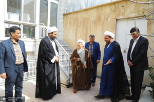 کاشت نهال توسط آیت الله العظمی جوادی آملی در هفته درختکاری