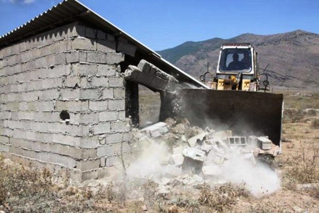 هشت مورد ساخت و ساز غیر مجاز در اراضی کشاورزی شهرستان کرمانشاه تخریب شد