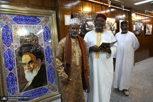 بازدید جمعی از قاریان کشور آفریقا و جمعی از گردشگران لبنانی از بیت امام خمینی در جماران