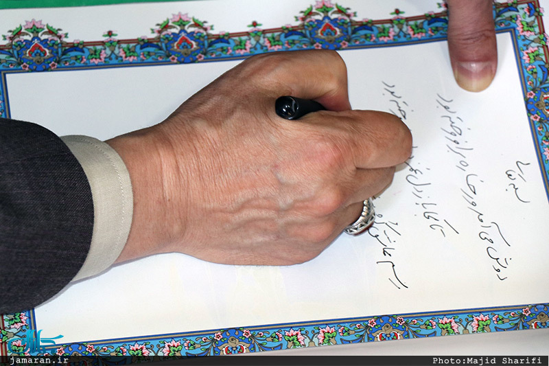 بازدید رئیس کمیته امداد امام خمینی(ره) ا‎ز بیت و زادگاه بنیانگذار جمهوری اسلامی 