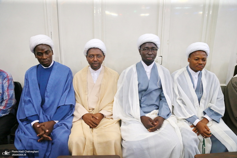 مراسم جشن عید غدیر و عمامه‌گذاری طلاب در بیت مراجع  تقلید و علما