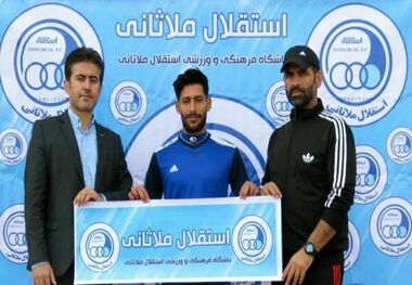 فوتبالیستی که دستفروشی می کند+عکس