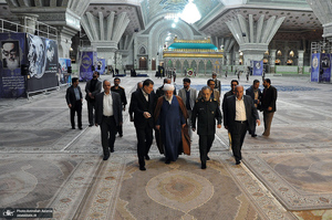 مراسم توزیع هدایای قرارگاه سازندگی خاتم الانبیا (ص) برای مناطق کم برخوردار از جوار حرم امام خمینی (س)