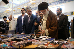 بازدید رهبر معظم انقلاب از سی و‌‌ یکمین نمایشگاه بین‌المللی کتاب تهران