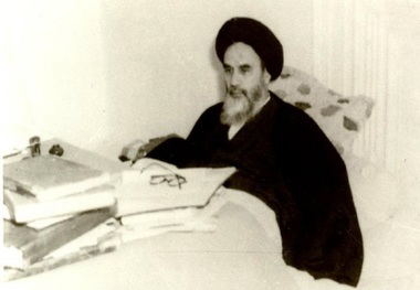 Imam Khomeini stresses discovering the ultimate goal of God from Quranic verses.