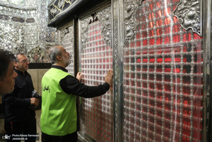 غباروبی ضریح مطهر حضرت عبدالعظیم حسنی (ع) و امام زاده حمزه (ع)