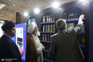 غرفه موسسه تنظیم و نشر آثار امام خمینی (ره) در سی و ششمین نمایشگاه کتاب تهران-3