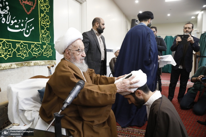 عمامه گذاری طلاب توسط مراجع عظام تقلید در روز میلاد امام علی (ع)‎