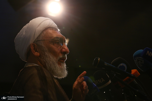 پورمحمدی: حفظ دین و اخلاق بدون تأمین معیشت مردم ممکن نیست/ اگر فقر در جامعه فراگیر شود، دین و اخلاق هم باقی نمی‌ماند/ سید حسن نصرالله نماد عقلانیت شیعی و عزت انسانی بود/ فشارهای جدی همچنان وجود دارد و دشمن دست‌بردار نیست