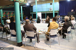 نشست صمیمانه دست اندر کاران و عوامل فیلم مستند «احمد» با سید حسن خمینی