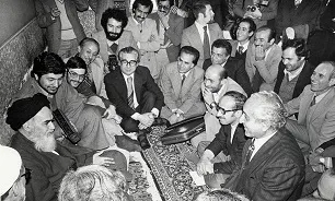 أوّل مقابلة تلفزیونیة للإمام..