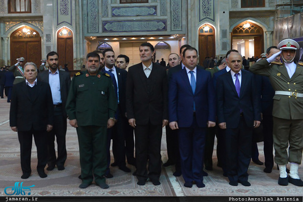 وزیر دفاع ارمنستان به مقام شامخ بنیانگذار جمهوری اسلامی ایران ادای احترام کرد