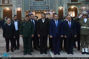 ادای احترام وزیر دفاع ارمنستان به مقام شامخ بنیانگذار جمهوری اسلامی ایران 