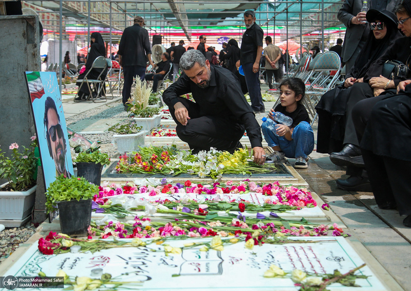 مراسم چهلمین روز شهدای جنگ تحمیلی ۱۲ روزه در قطعه 42 بهشت زهرا (س)