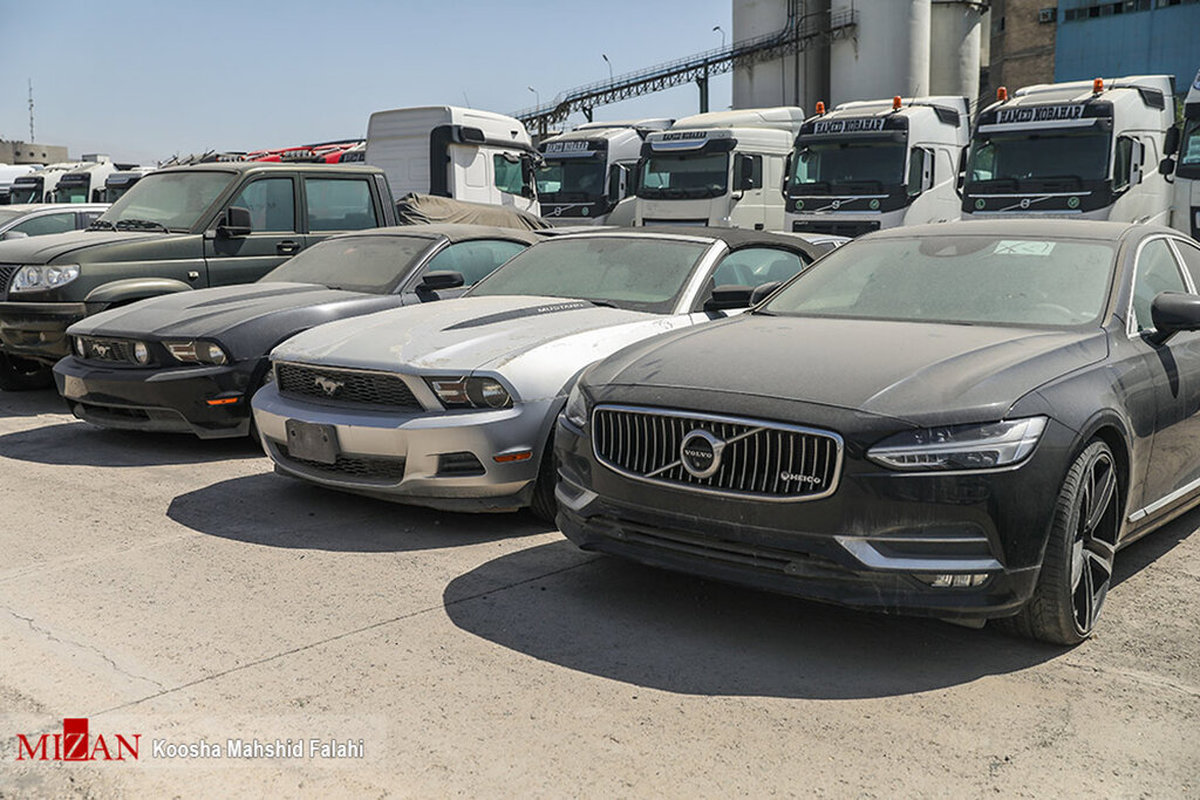 خودروهای لاکچری در گمرک تهران خاک می‌خورند! + تصاویر