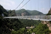 پل معلق شیشه‌ای در ارتفاع ۱۶۸ متری+ تصاویر