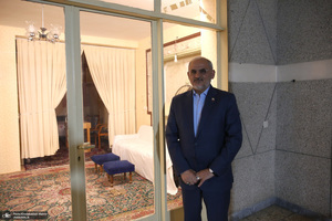 گفتگو حضور با حاجی میرزایی رئیس دفتر رئیس جمهور در حسینیه جماران