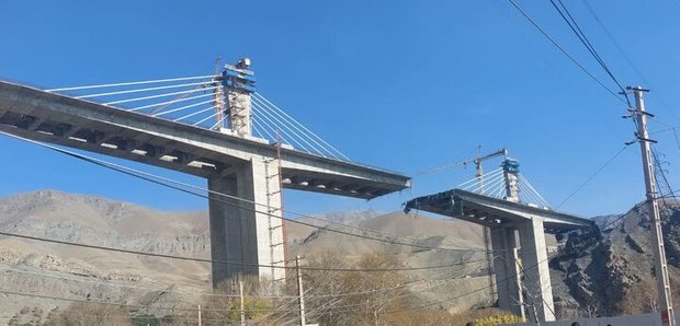پیش بینی مسیردسترسی جایگزین در کنار پل بی یک کرج