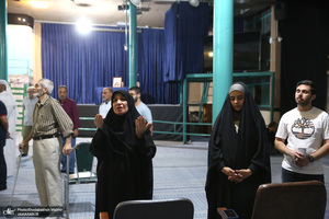 بازدید جمعی از گردشگران کویتی از بیت امام خمینی (س) در جماران