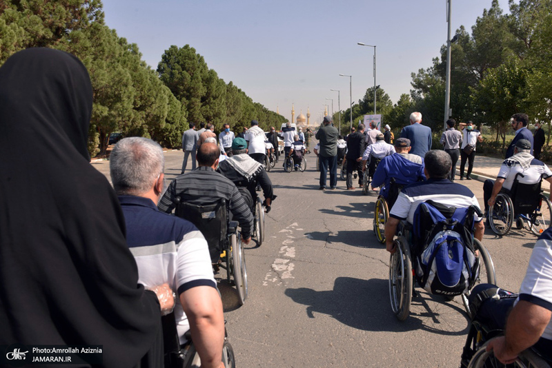 تجدید میثاق جمعی از خانواده های معظم شهدا، جانبازان، ایثار گران و رئیس و کارکنان بنیاد شهید با آرمان های حضرت امام(س)