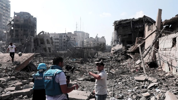 روز پنجاه و هفتم جنگ غزه/ ارتش اسرائیل: حماس بر ما برتری دارد/جنایت وحشتناک دیگر رژیم اشغالگر در شمال غزه؛شهادت 100 فلسطینی در بمباران یک خانه