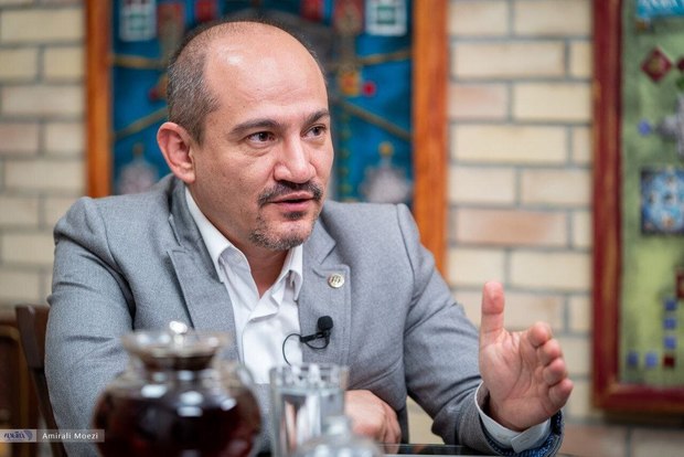 واکنش حمزه صفوی پسر سرلشکر رحیم صفوی به بحث تفاوت دیدگاهش با پدرش