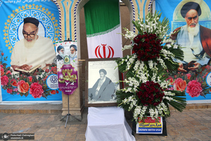 مراسم گلباران بیت امام خمینی(س) در قم