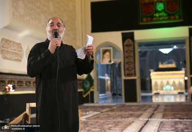 مداحی کربلایی نریمان پناهی در شب سیزدهم محرم در حرم امام (س) 