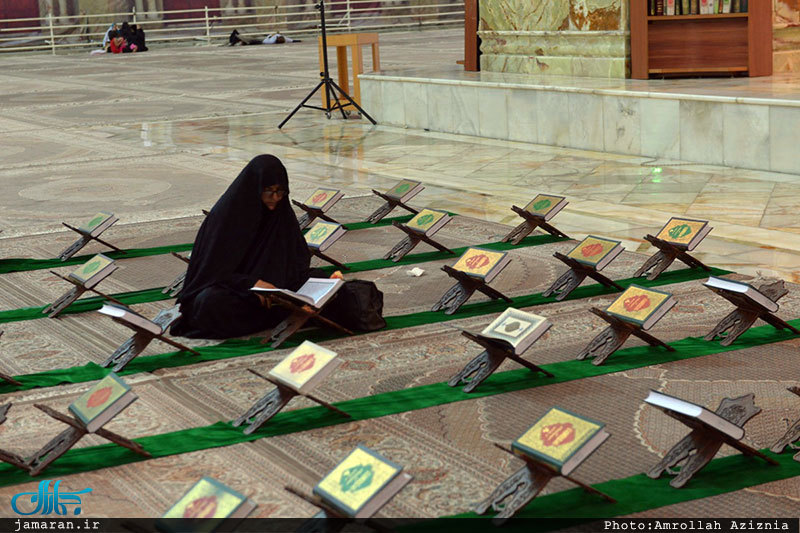 محفل انس با قرآن شرکت کنندگان در سی و چهارمین دوره مسابقات بین المللی قرآن در حرم مطهر امام خمینی(س) 