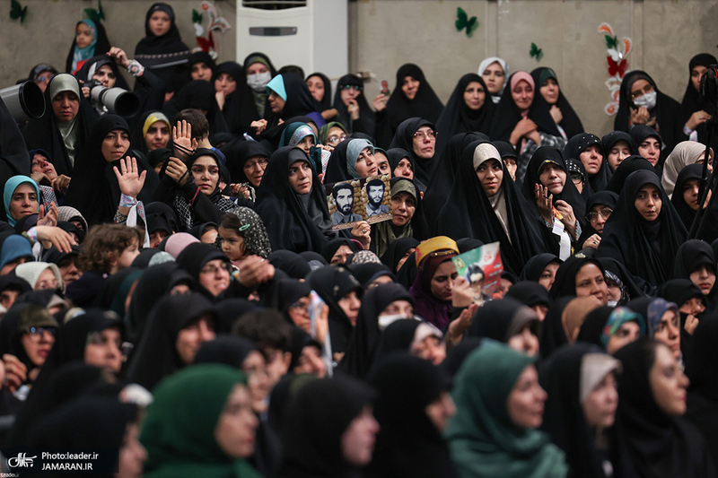 دیدار هزاران نفر از زنان و دختران با رهبر معظم انقلاب