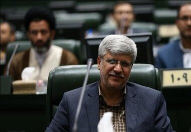 به دنبال حل مشکلات استان نیستند  دو شرکت خودروساز را به مردم تحمیل کردند