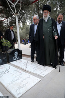 حضور رهبر معظم انقلاب در حرم مطهر امام خمینی (س)